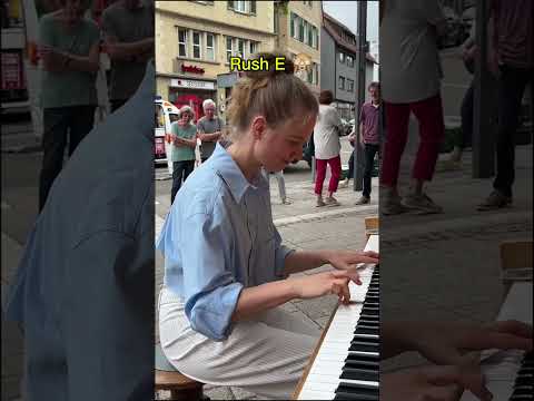 Rush E 😄 #rushe #piano #pianist #streetperformance