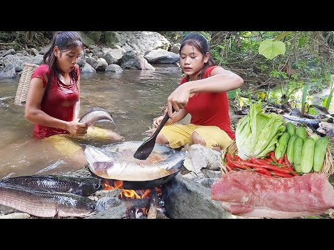 Survival in the rainforest, Catch fish for jungle food, Fish curry tasty, Pork spicy roasted tasty