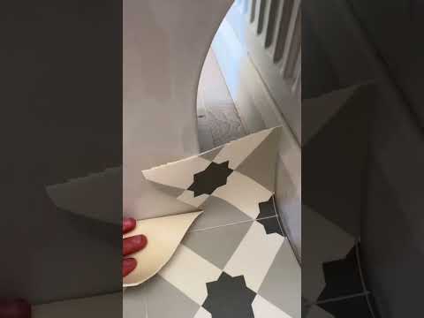 How To Cut lino Around W/C #how #howto #doityourself #tips #diy #home #vinyl #flooring #hack #shorts
