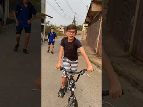 EU TAVA POR AÍ ANDANDO NA MINHA BIKE #shorts #irmãosrioga #humor