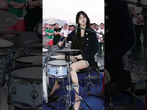 佩君架子鼓直播精彩集锦，手速与节奏完美结合 #架子鼓直播 #打击乐演奏 #节奏感 #鼓手视频 #精彩片段