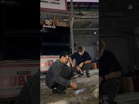 NUNGGUIN PELANGGAN SAMPE TUTUP
