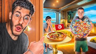 JE RÉSERVÉ LA MEILLEURE CHAMBRE DU BATEAU !  MON PETIT FRÈRE EST TRAUMATISÉ DES VAGUES.. 