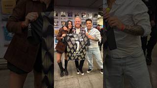 FATBOY SLIM recibe camiseta de ATLANTA por la DJ Bohemia Lolu Menayed 🙂
