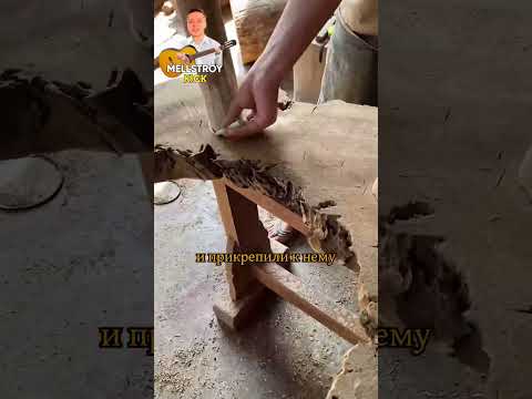 Мужичок сделал колоссальный стол из сруба