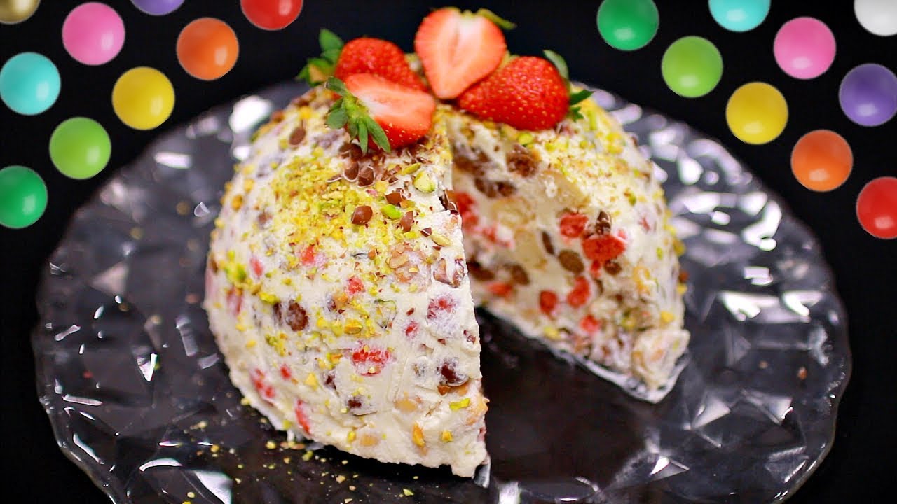 ТОРТ ИЗ ШАРИКОВ СО ВКУСОМ ШОКОЛАДА, КЛУБНИКИ И ФИСТАШЕК
