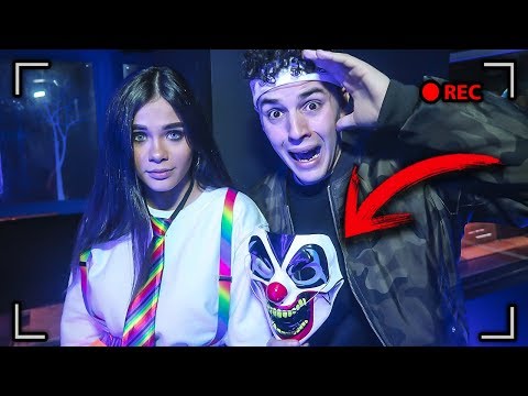 LE QUITAMOS LA MASCARA AL PAYASO !! *ES UNA CHICA* (no tiene sentido)