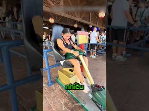 Cô Gái Bị Kẹt Cứng Trên Ghế Tàu Lượn 😱