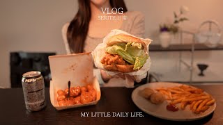 SUB🍔 치즈폭탄떡볶이랑 삼겹로제파스타 만들어 먹고, 혼자 만화카페 다녀온 자취일상. 새 후라이팬 언박싱, 꼬북칩 카라멜팝콘맛, 새우부추전, 닭갈비, 폴 병문안…🥲, 맘스터치