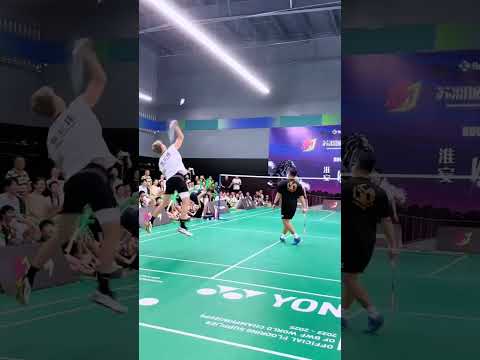 I didn't think he could do it in a row like that. #badminton #badmintonplayer