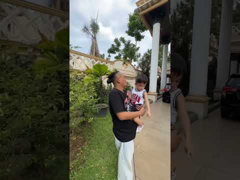 ADZAM SENANG DI GENDONG AYAH SULE