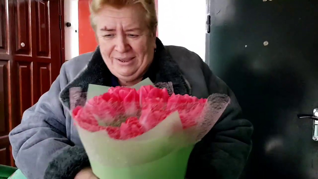 Поздравил всех девушек в мире с женским днём