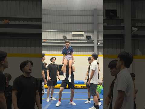 直上手倒立單手撐 ➡️ 手倒立一圈回 #cheerleading