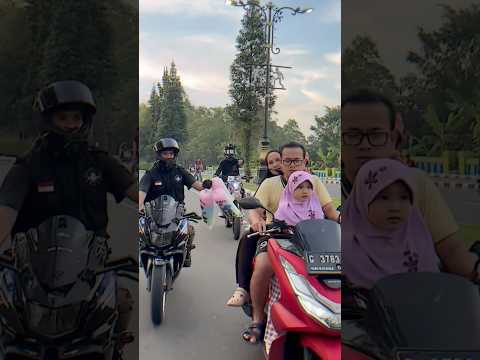 Senyum mereka = manisnya gulali π