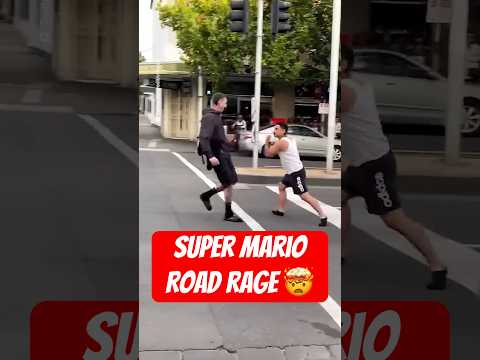 Small Man Saves the Day in Road Rage Fight๐ณ