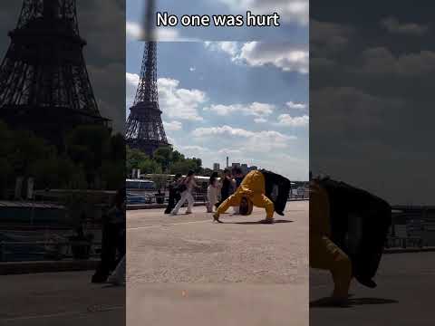 Pranks on passersby #mischief #tricks #popular #usa #transform