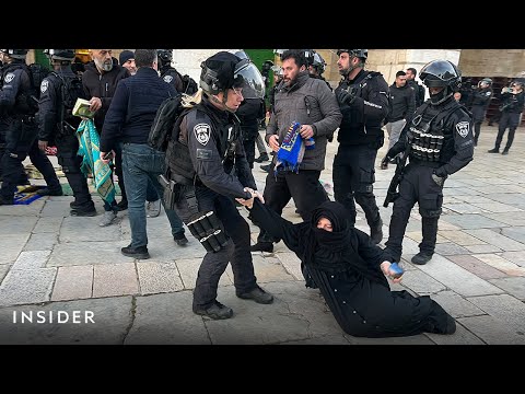 Dramatic Video Shows Israeli Forces Storm Al-Aqsa Mosque | Insider News
