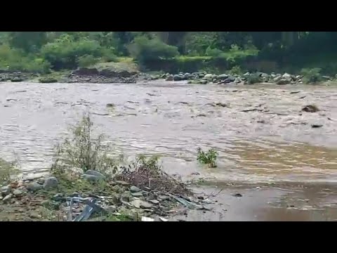CAUDAL DE RÍO SOBREPASA EL BADEN QUE COMUNICA VARIAS COMUNIDADES CON LA CIUDAD DE CHIQUIMULA GUATE