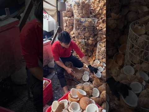 Master of extracting coconut stuffing at incredible speed! - Fruit Cutting Skills!