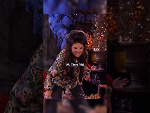Funny Alex dresses as a werewolf and messes around.#shorts #funny #comedy #selenagomez