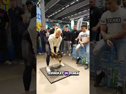Wanita ini mengangkat barbel terberat di dunia 😱#shortvideo #shorts