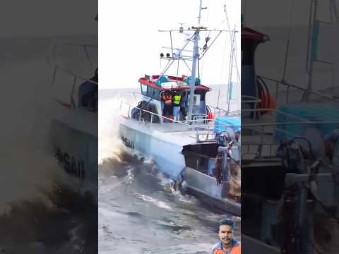Fishing boat angry waves๐๐ฅ๏ธ #fishing #shorts #shortsfeed #waves #ocean #oceanmysteries #fyp#northsea