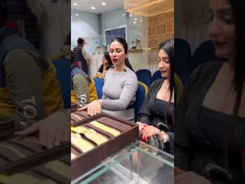 Jewellery Showroom में चोरी करते हुए पकड़ी गई लड़कियाँ😱क्या होगा अब? - Giri  Zever Mahal #news #gold