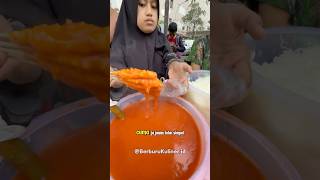 Cuma jualan simple laris manis gara2 sambelnya yg mantap ini!! #berburukuliner #streetfood