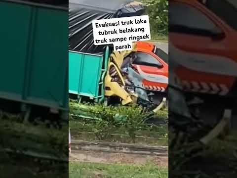 Evakuasi truk laka habis nubruk belakang truk sampe ringsek #shorts