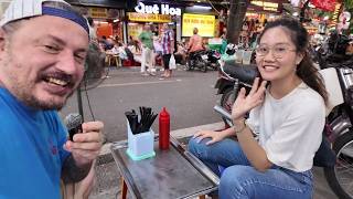 Vietnamlı Kız Mahallesini Gezdirdi | Vietnam Sokak Yemekleri - Hanoi 