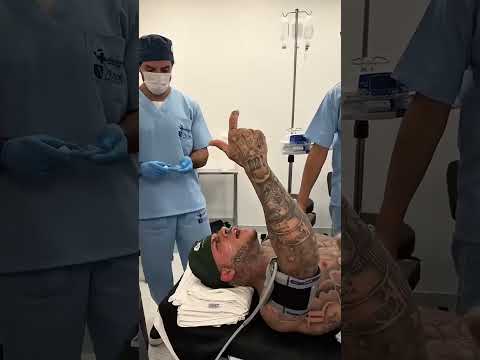 MC Pedrinho não resistiu na hora da anestesia #mcpedrinho #fyp #tattoo ##tatuagem #shorts