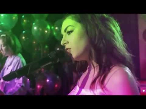 Charli XCX - London Queen (Live at MTV Artist to Watch)