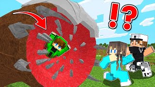Kinain Kami ng Malaking Bulate sa Minecraft!