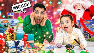 La MAGIA de NAVIDAD🎄🎁 SUPER FELIZ ABRIENDO sus Primeros REGALOS 😱 @Planeta_Mia y @SmightiesES ✨😍