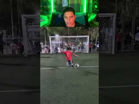 Esse goleiro mirim está brilhando!