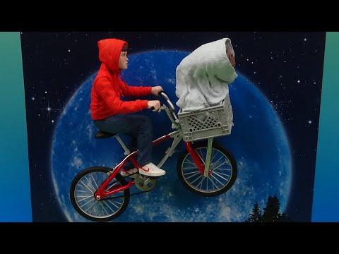 NECA E.T. and ELLIOTT WITH BICYCLE 40th ANNIVERSARY ACTION FIGURE REVIEW