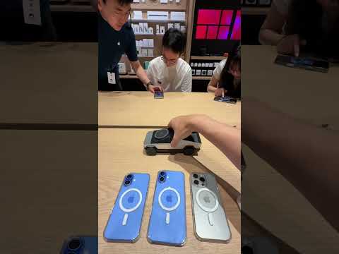 Three-in-one charger, mobile phone, headphones and watch are charged at the same time.手机，耳机，手表同时充电。
