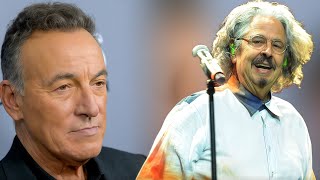 Bruce Springsteen Pays Touching Tribute to Turtles Founder Mark Volman