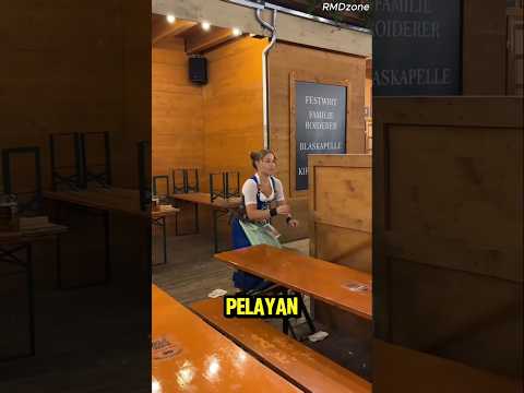 Skill Pelayan Ini Bikin Orang Takjub! 😍