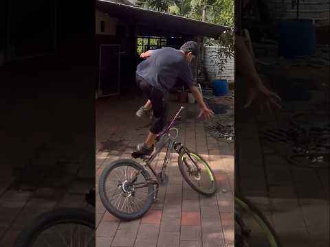 #trending #mtb #cycle #stunt 😱😰🤕 don’t try🚫🚳🤩😱🤯