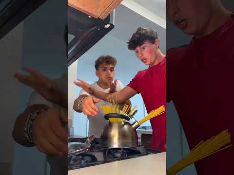 Cooking spaghetti in a kettle in front of my italian roommate! #fabioandben #comedy #reaction