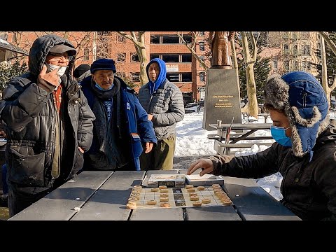 Foreigner Challenges Chinese Chess Grandmaster (gone wrong)