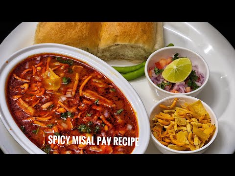 Simple Kolhapuri Misal Pav Recipe | झणझणीत कोल्हापुरी मिसळ पाव | Spicy Misal Marathi Breakfast