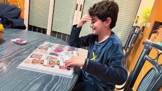 ￼ Colocando las cartas de Adrenalyn en el álbum ￼