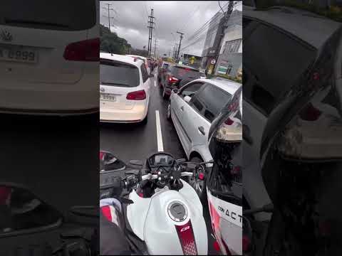 Não vale a pena discutir no trânsito #shorts #moto