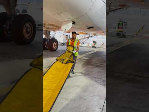 Connecting the air-conditioning unit #coolingsystem #acu #aviation