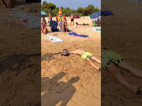 🤣🏝️🏖️ 🤣🏖️😂🏝️#shorts #explore #vacation #holiday #paragliding #funny #beach #sea