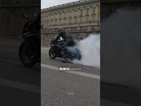 A VUELTO "Ghost Rider"! Un motociclista Sueco famoso por hacer CABALLITOS a más de 300 Km/h 😱