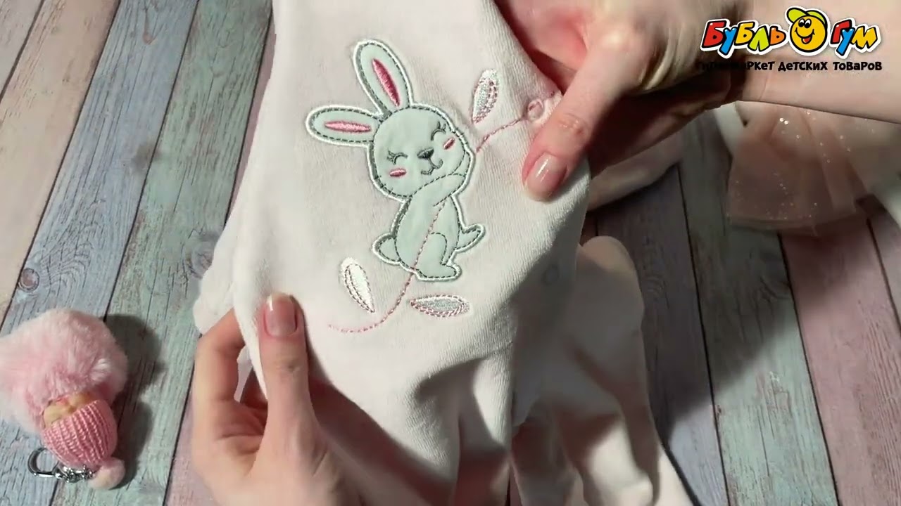 Комбинезон Lanson Kids велюровый с нашивками со ступней розовый - видео