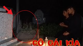 Bí Ẩn Cô Gái Sức Tại Nơi Quỷ Cẩu Để Qui Giúp Đỡ Đi Vào Chùa |Phim Ma
